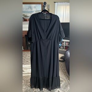 BloomChic Black Ruffled V-Neck Gown